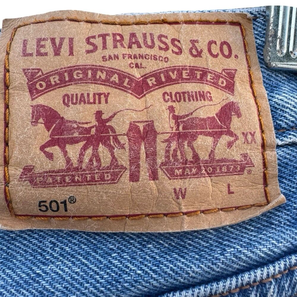Levi's 501 Premium Women's Shorts Size 32 Blue Button Fly Cut Off Bermuda Denim - Picture 3 of 8